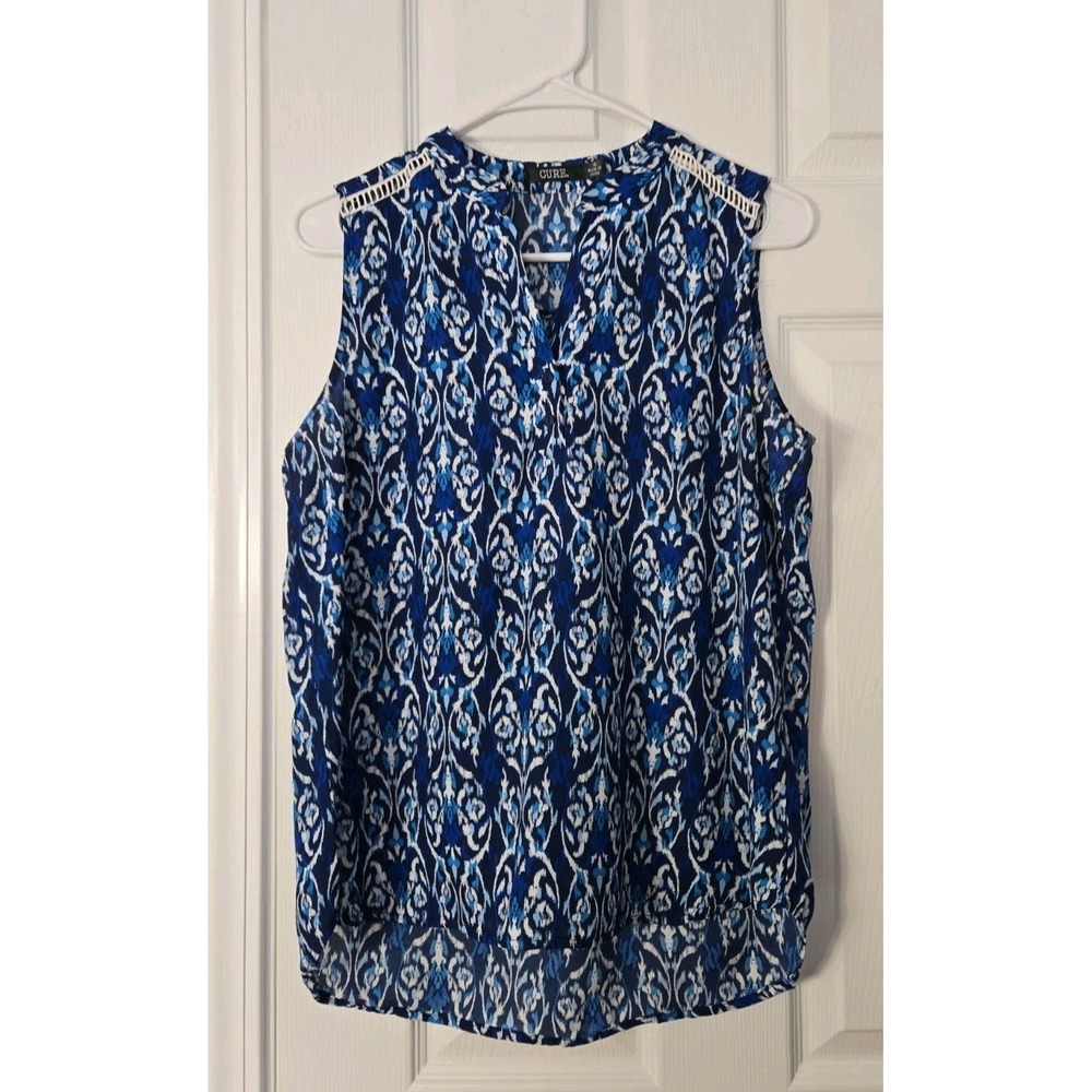 Cure Womans Sleeveless Blouse Size Medium Blue & White